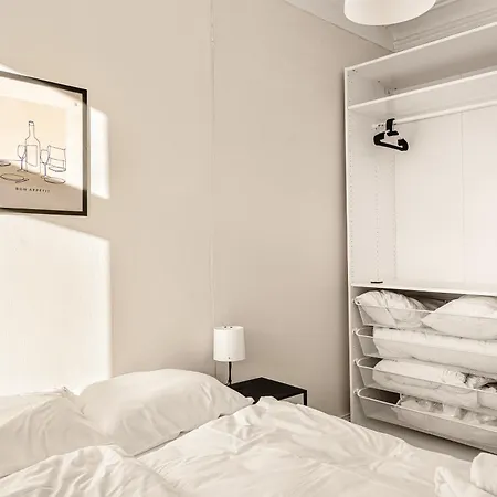 Apartment Center - Location *