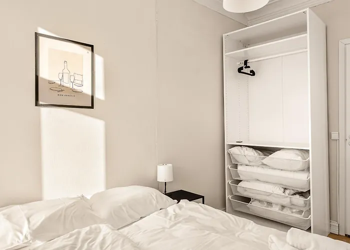 Apartment Center - Location *